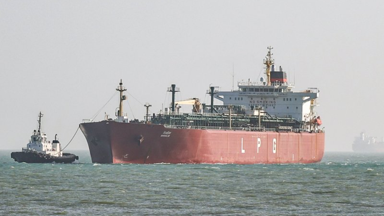 Indian LPG Tanker Pine Gas Navigates Perilous Hormuz Blockade