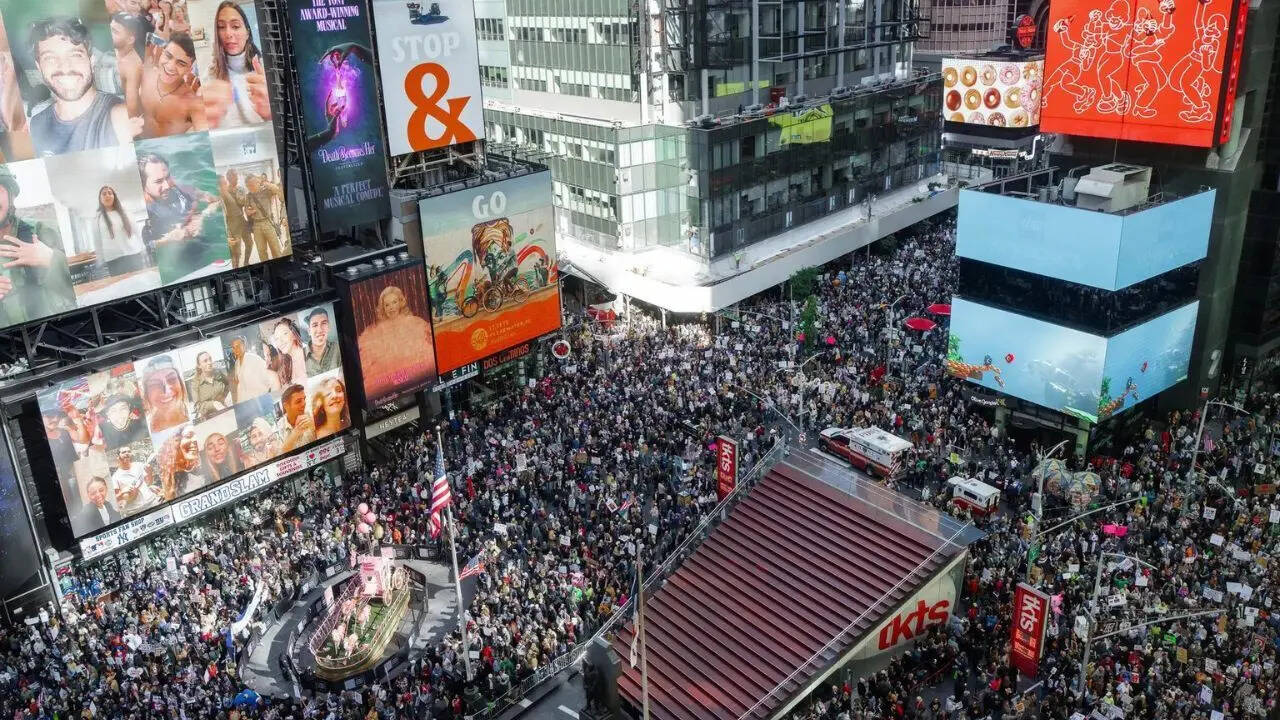 ‘No Kings’ Protests Erupt Across US and Europe Against Trump, Iran War