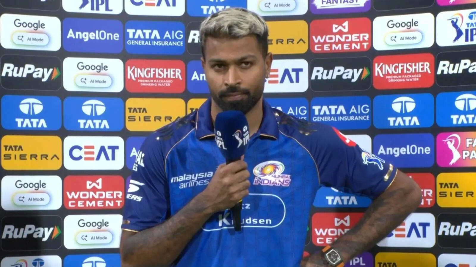 Dejected Hardik Pandya After Mumbai Indians’ Fourth Straight Loss to Punjab Kings