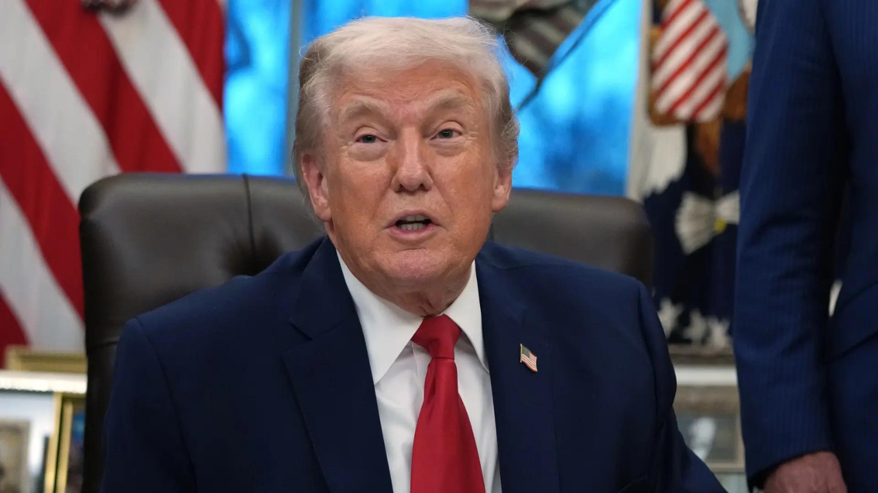 Trump Halts Tehran Attack Following Pakistan’s Request Amidst Reports of Fractured Iranian Government