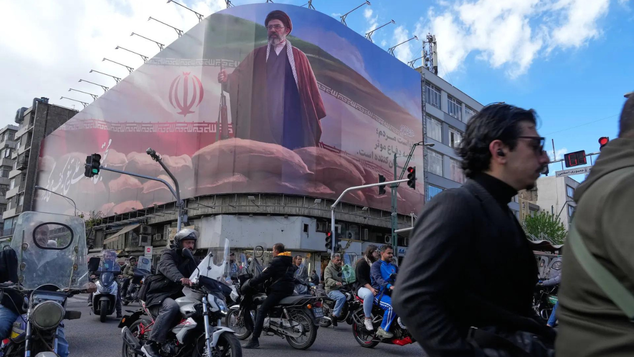 Iran Mobilizes Human Chains at Power Plants Amid Trump Strike Deadline