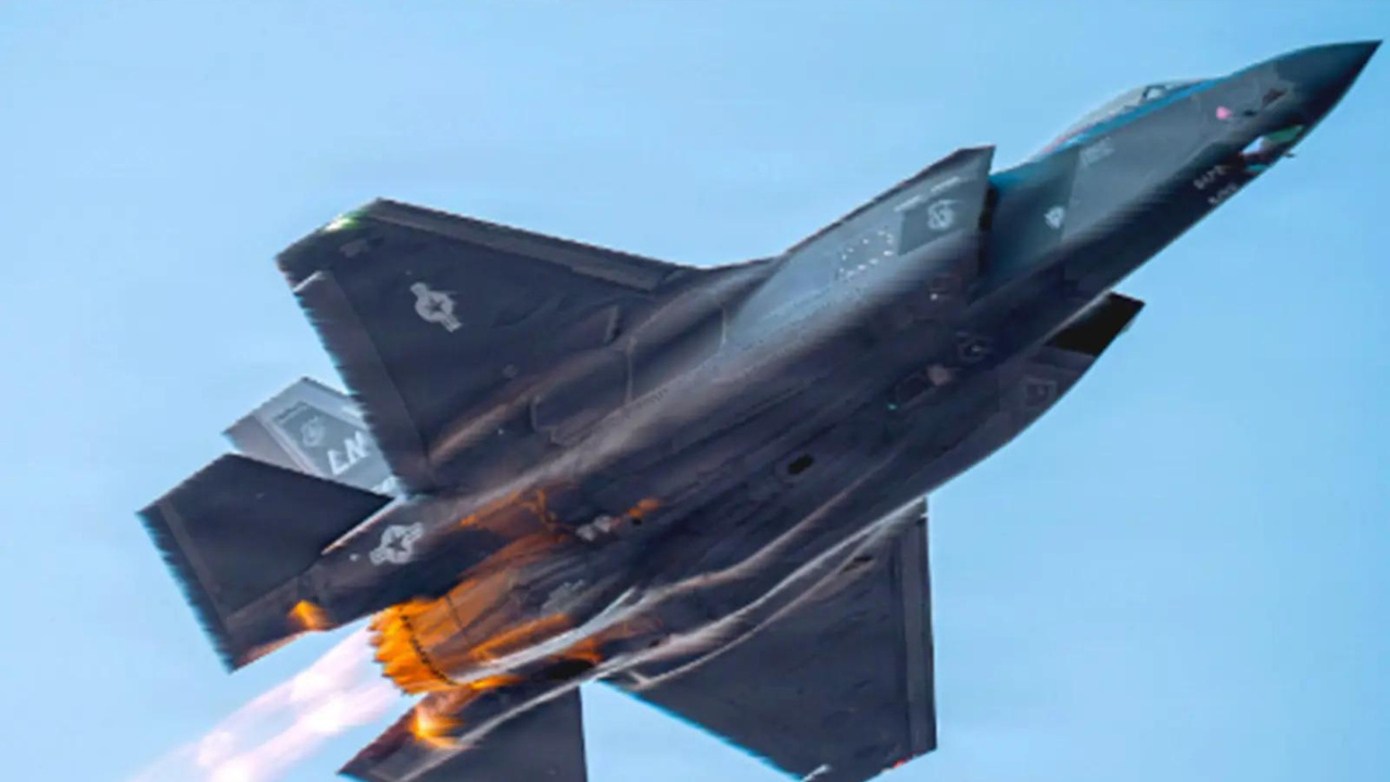 US Jet Downed in Iran: Israel Confirms One Pilot Rescued, Search Continues